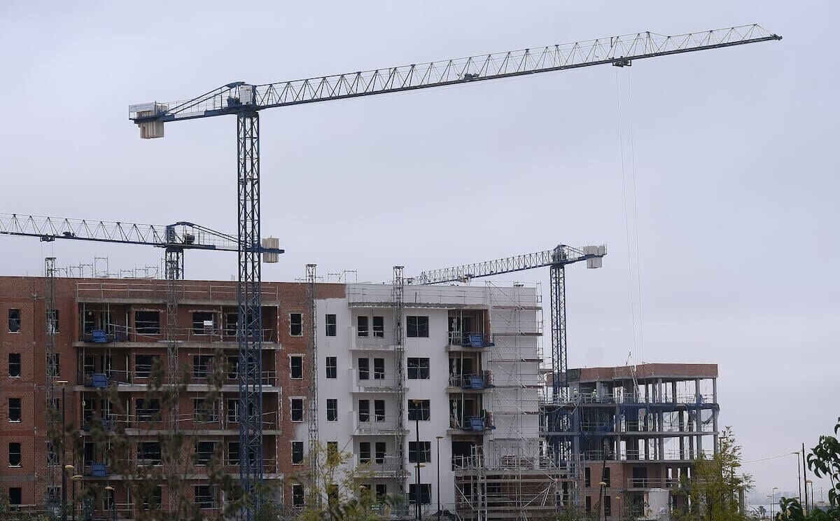 España Crece Sobre Un Sueldo Congelado