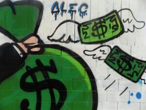 Graffiti de un saco de dinero con billetes voladores